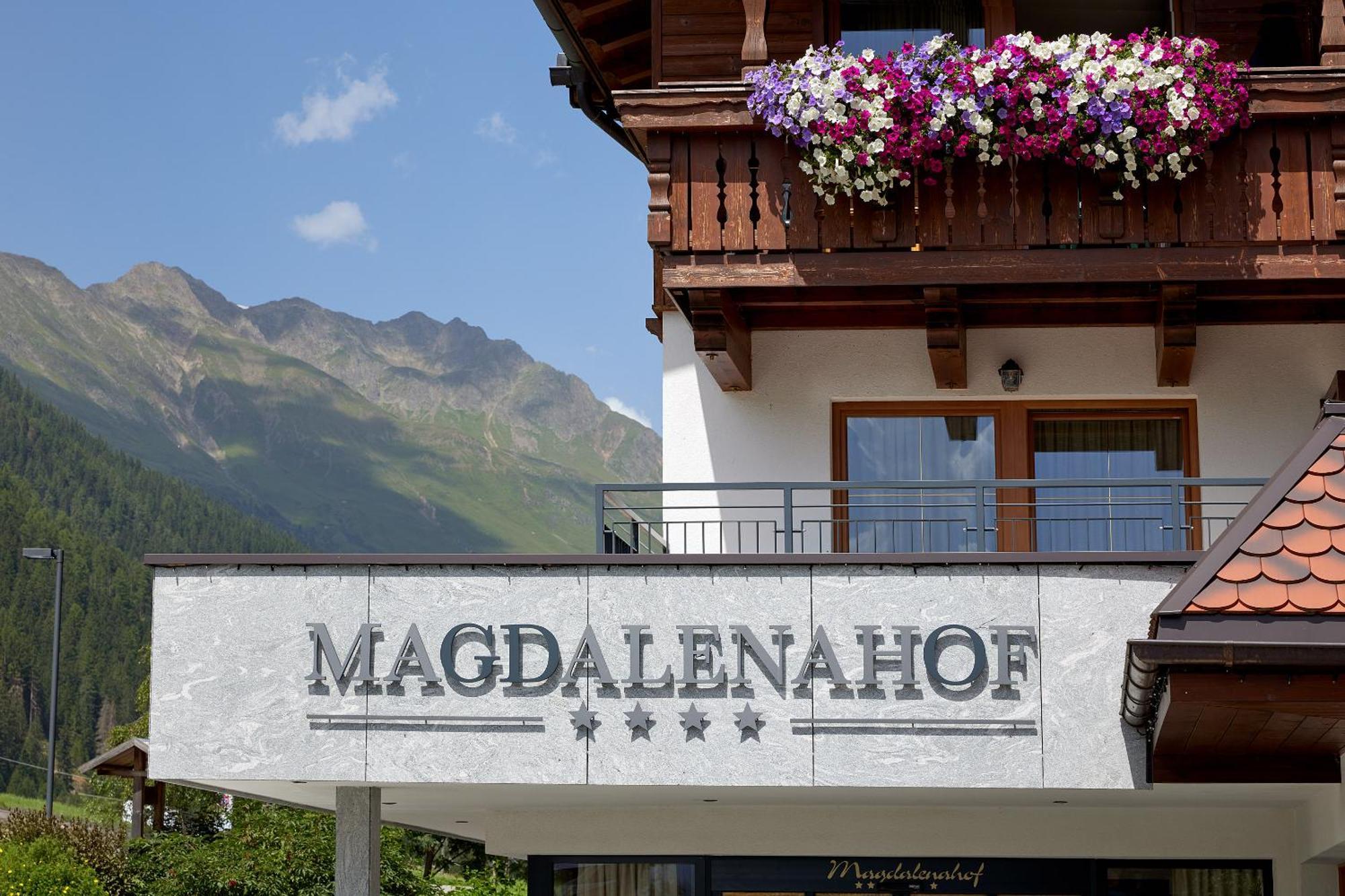 Vitalpina Hotel Magdalenahof Santa Maddalena in Casies Dış mekan fotoğraf